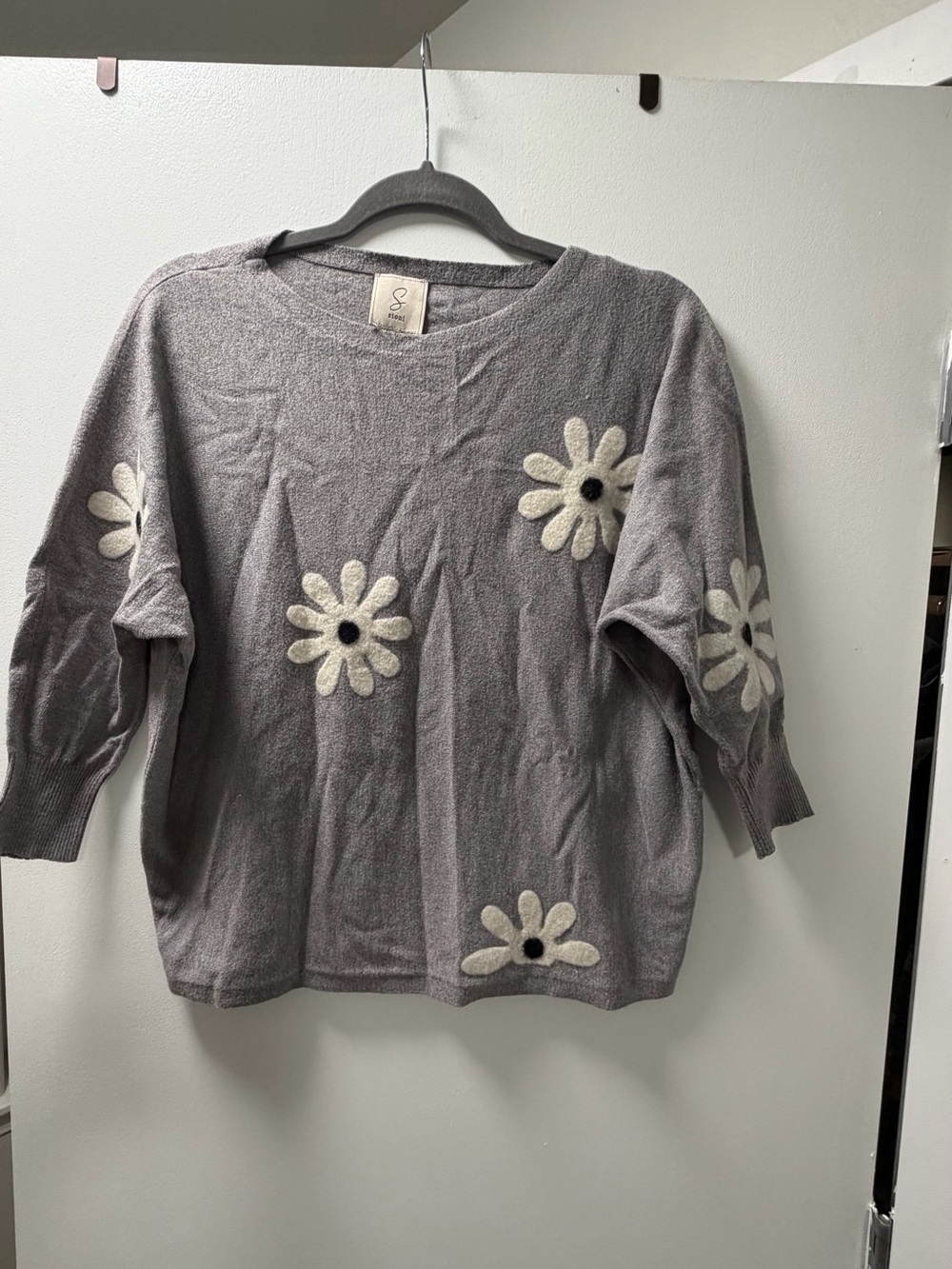 Sioni Women’s Gray Sweater with Cream Floral Appliqués